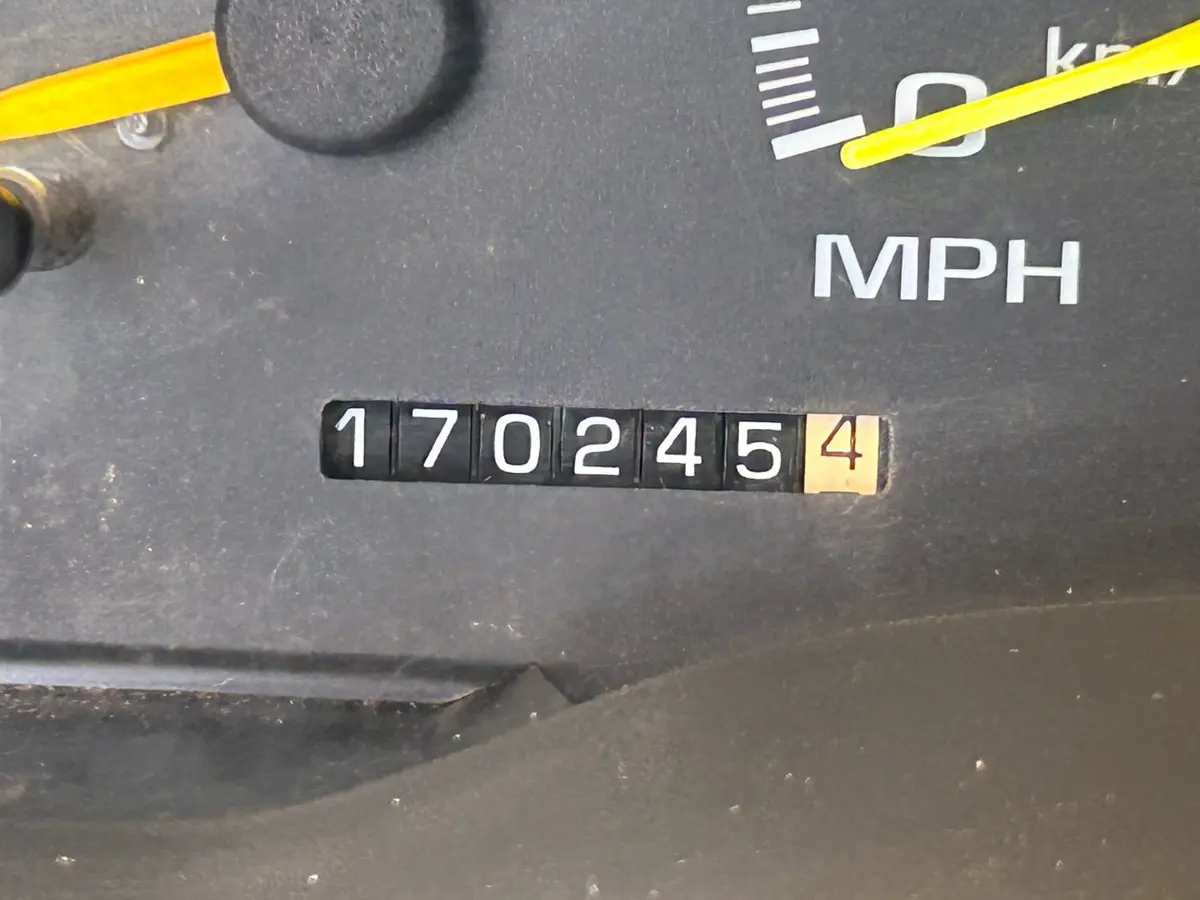 Vehicle photo 12
