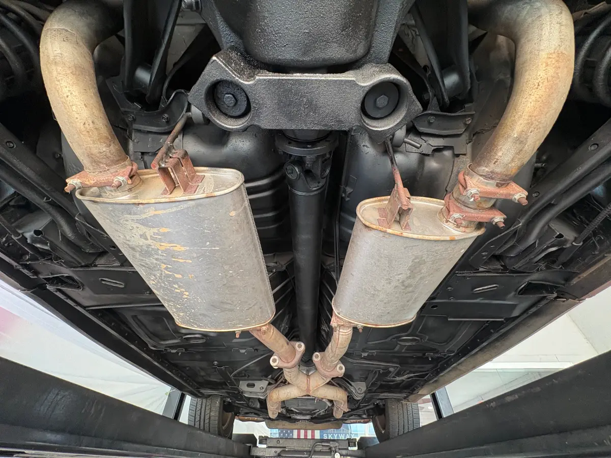 Vehicle photo 52