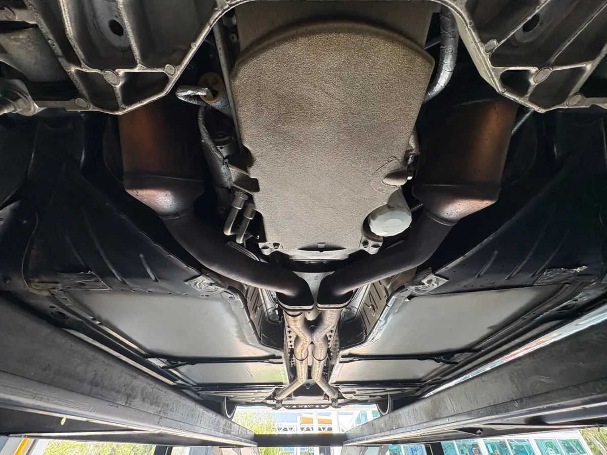 Vehicle photo 54