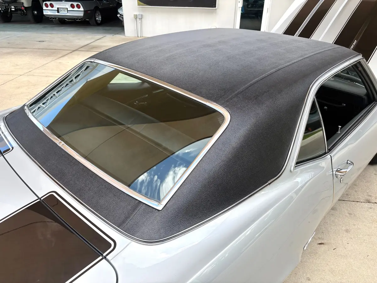 Vehicle photo 31