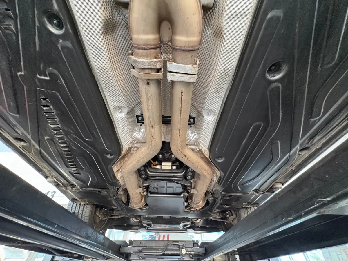 Vehicle photo 54