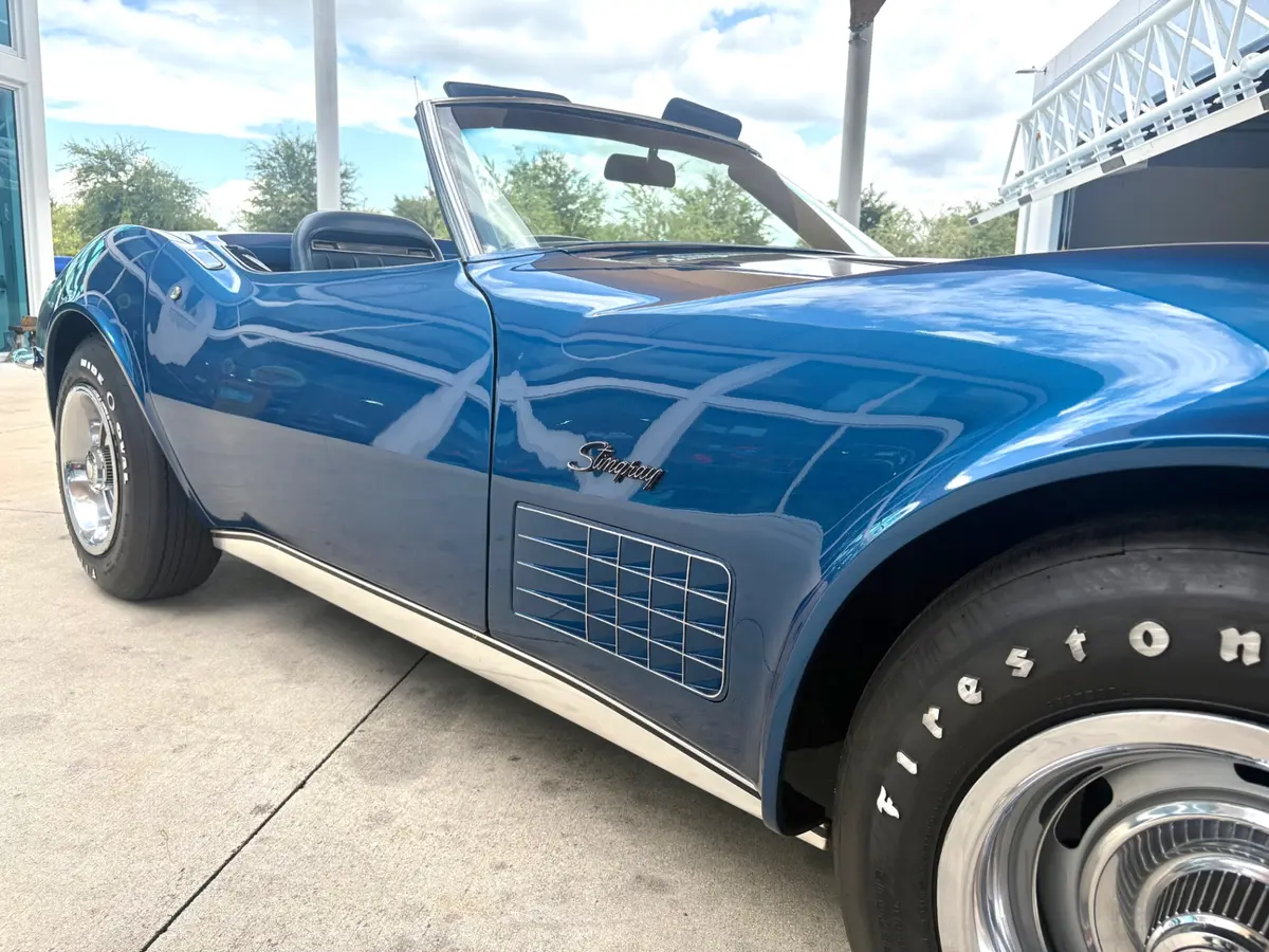 Vehicle photo 18