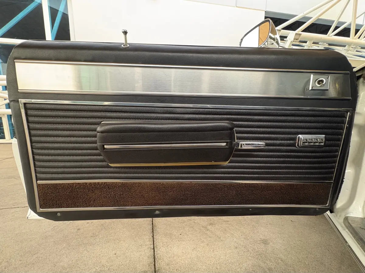 Vehicle photo 33