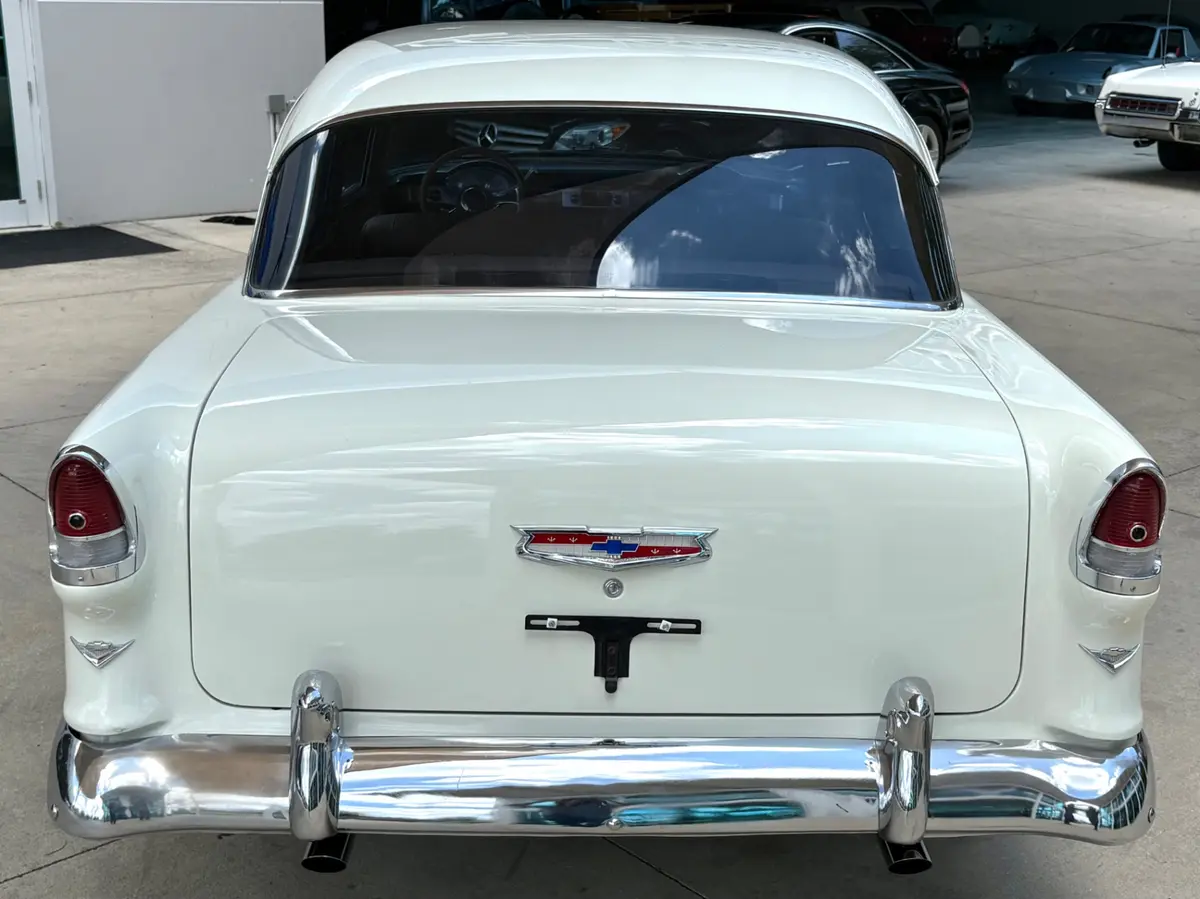 Vehicle photo 8
