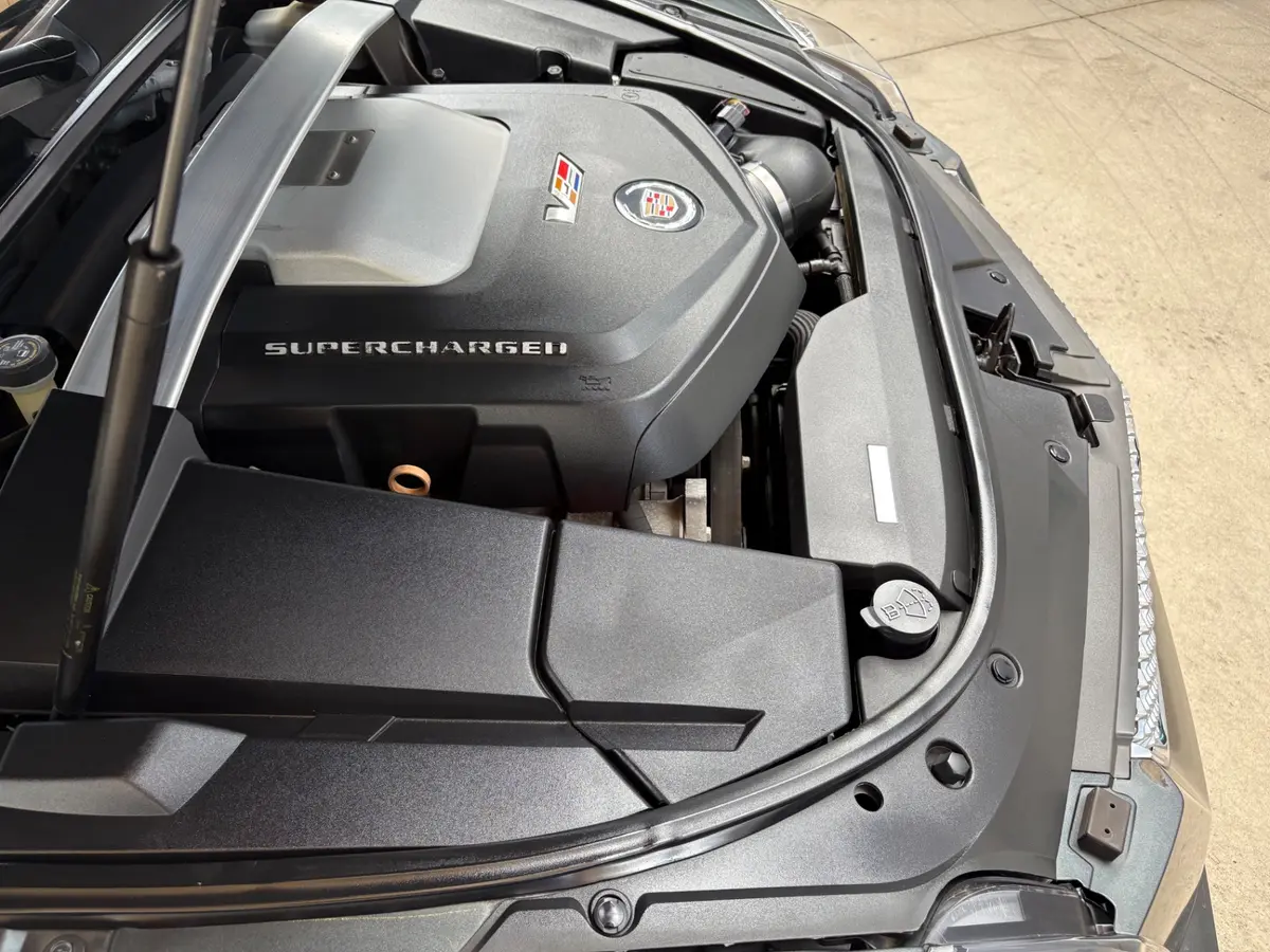 Vehicle photo 25
