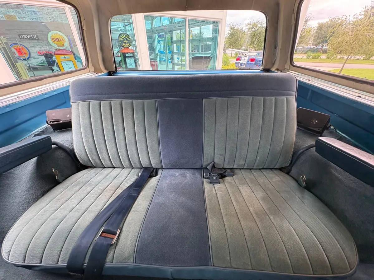 Vehicle photo 34