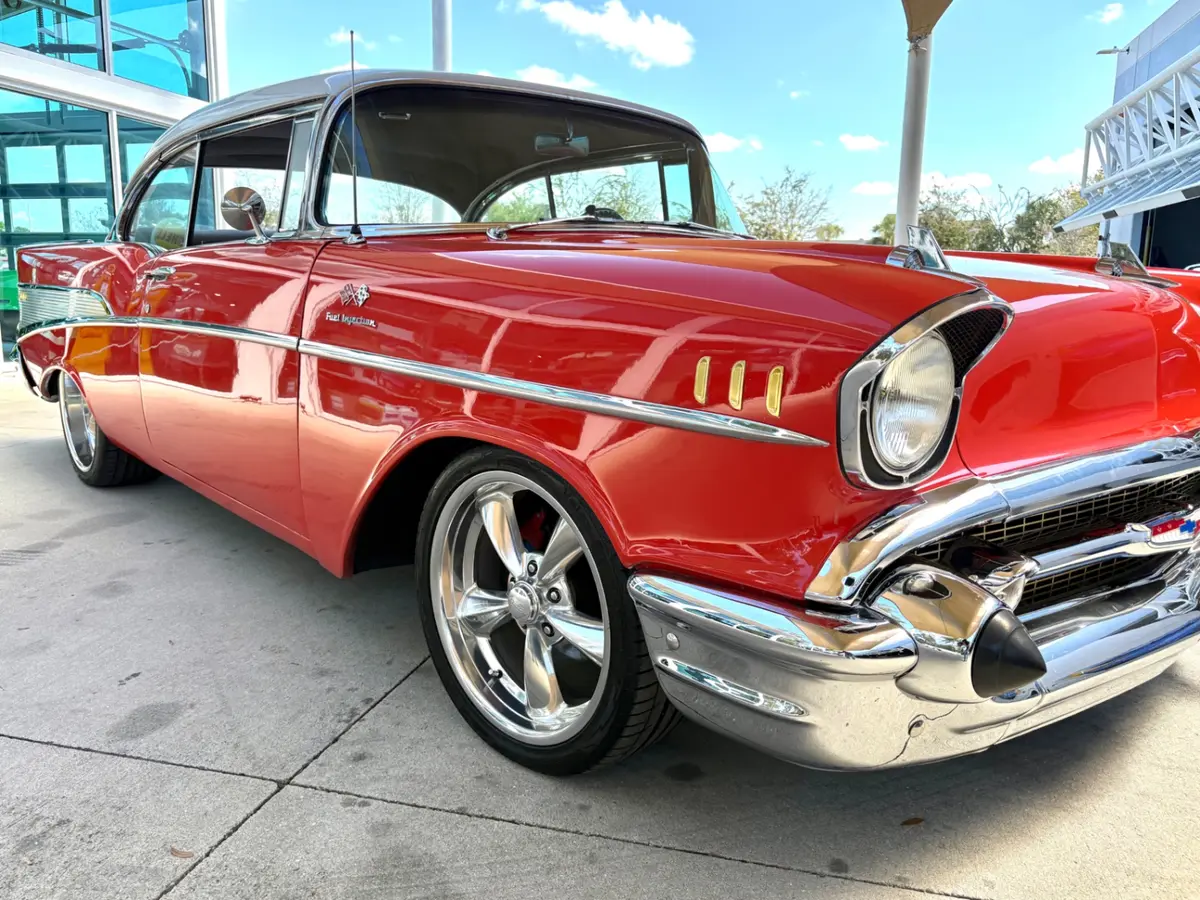 Vehicle photo 18