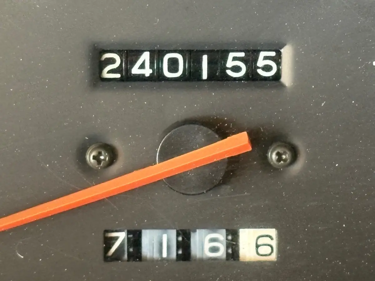 Vehicle photo 24
