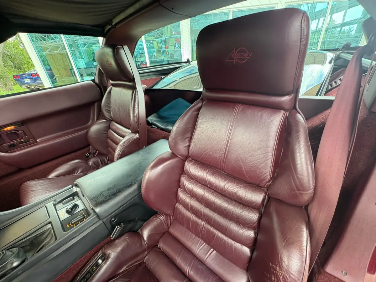 Vehicle photo 33