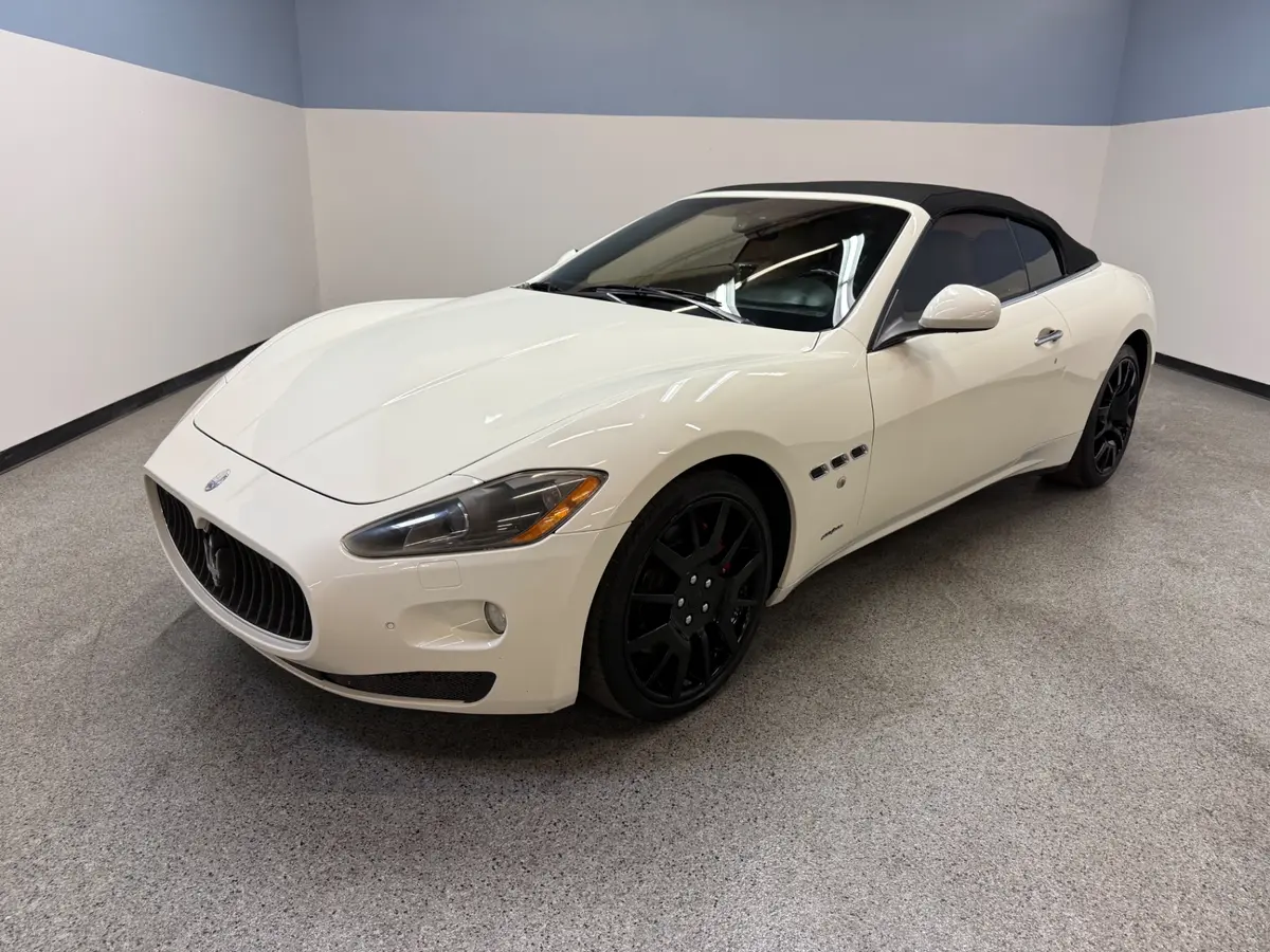 Vehicle photo 11