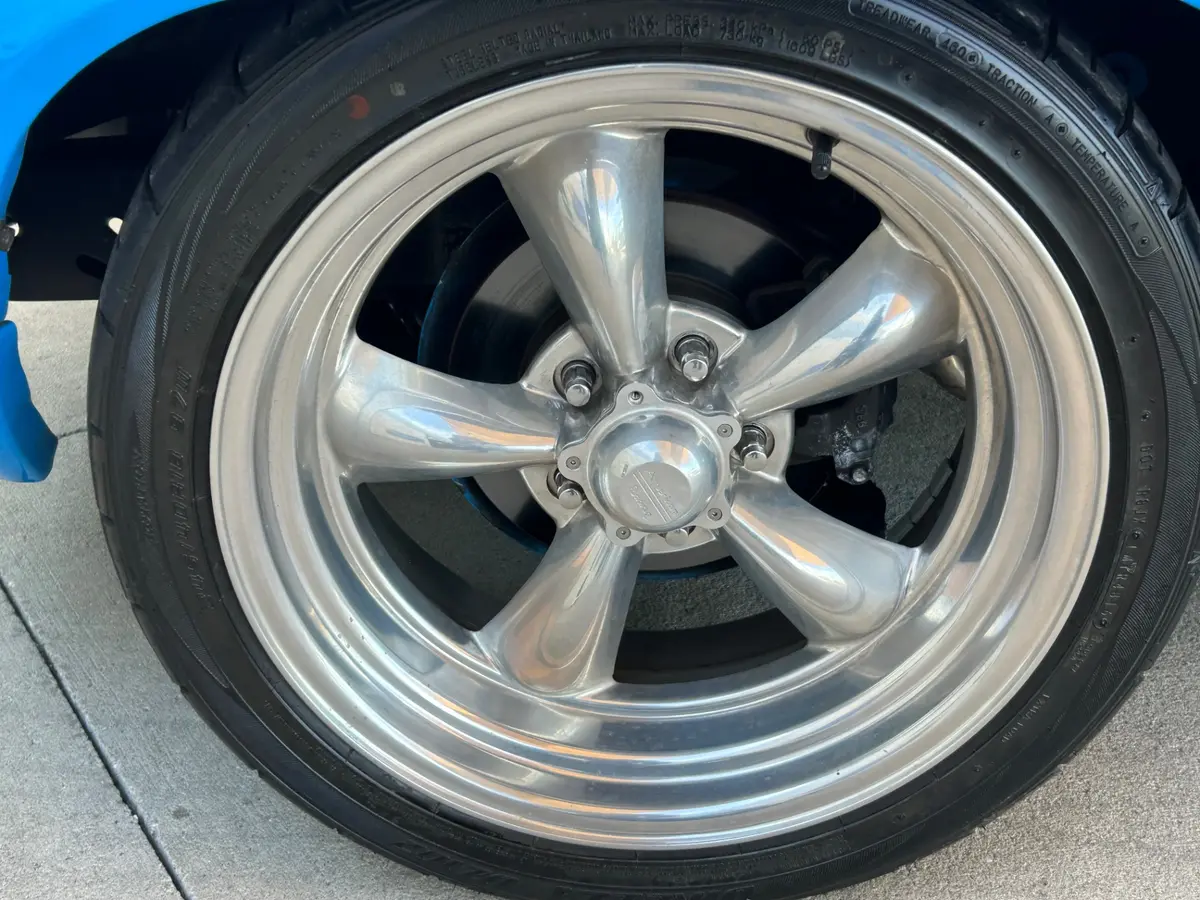 Vehicle photo 13