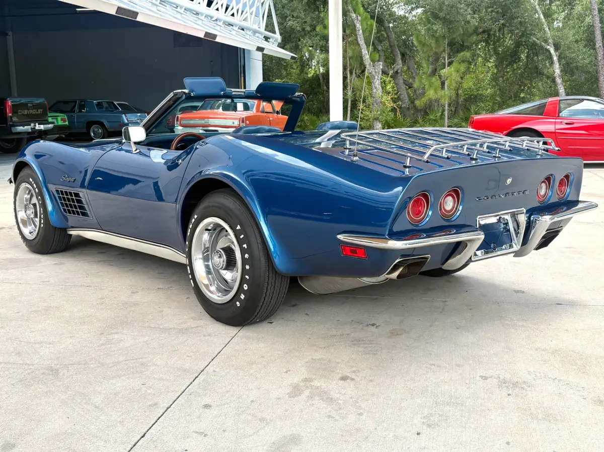 Vehicle photo 9