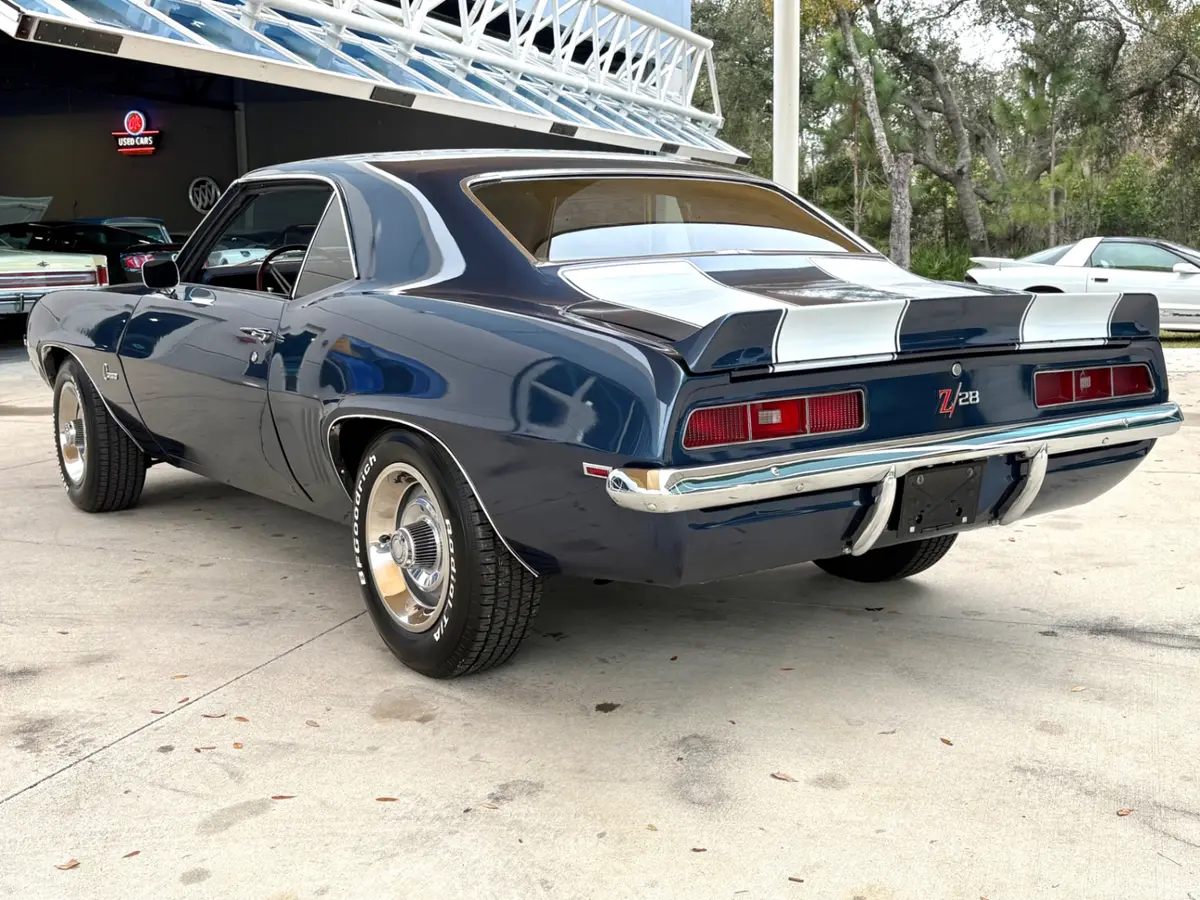 Vehicle photo 10