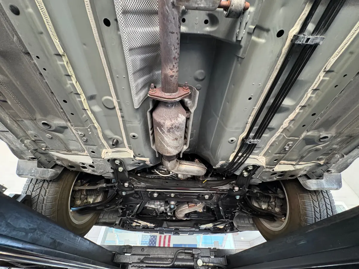 Vehicle photo 52