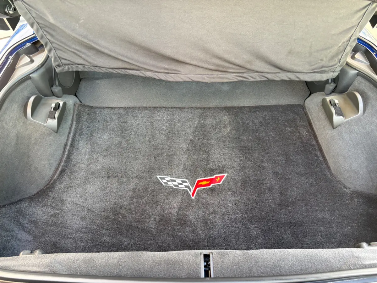 Vehicle photo 9