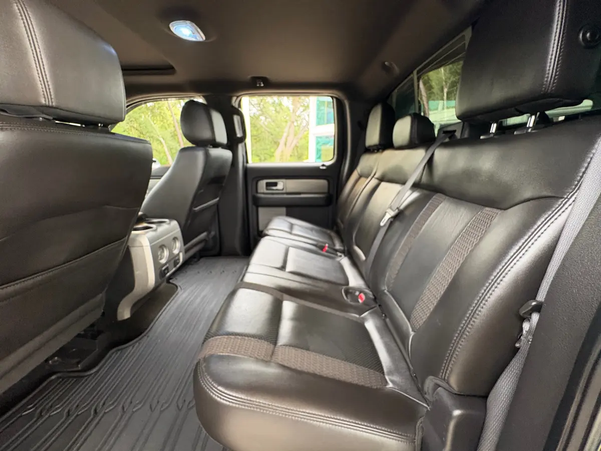 Vehicle photo 38