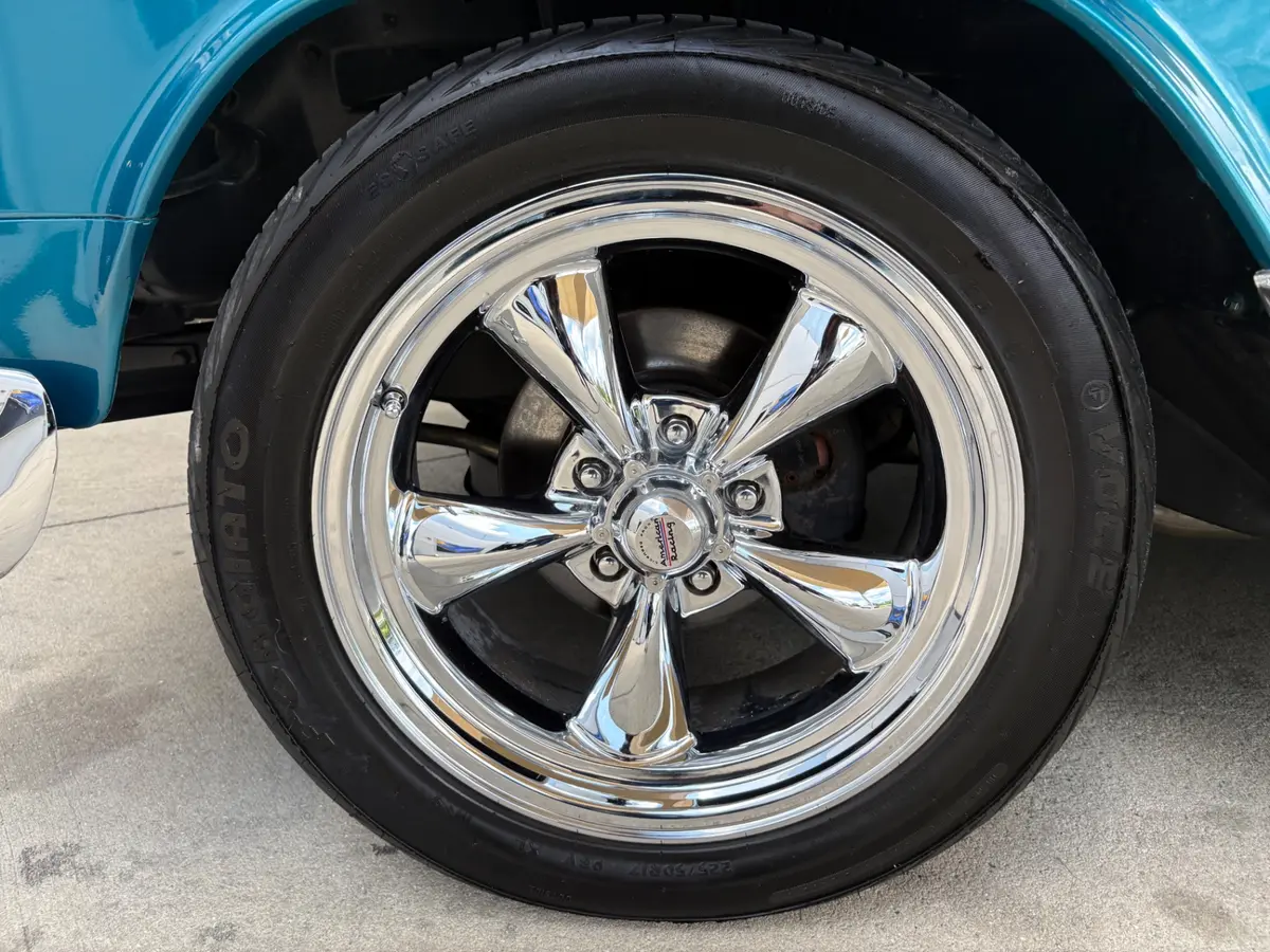 Vehicle photo 21