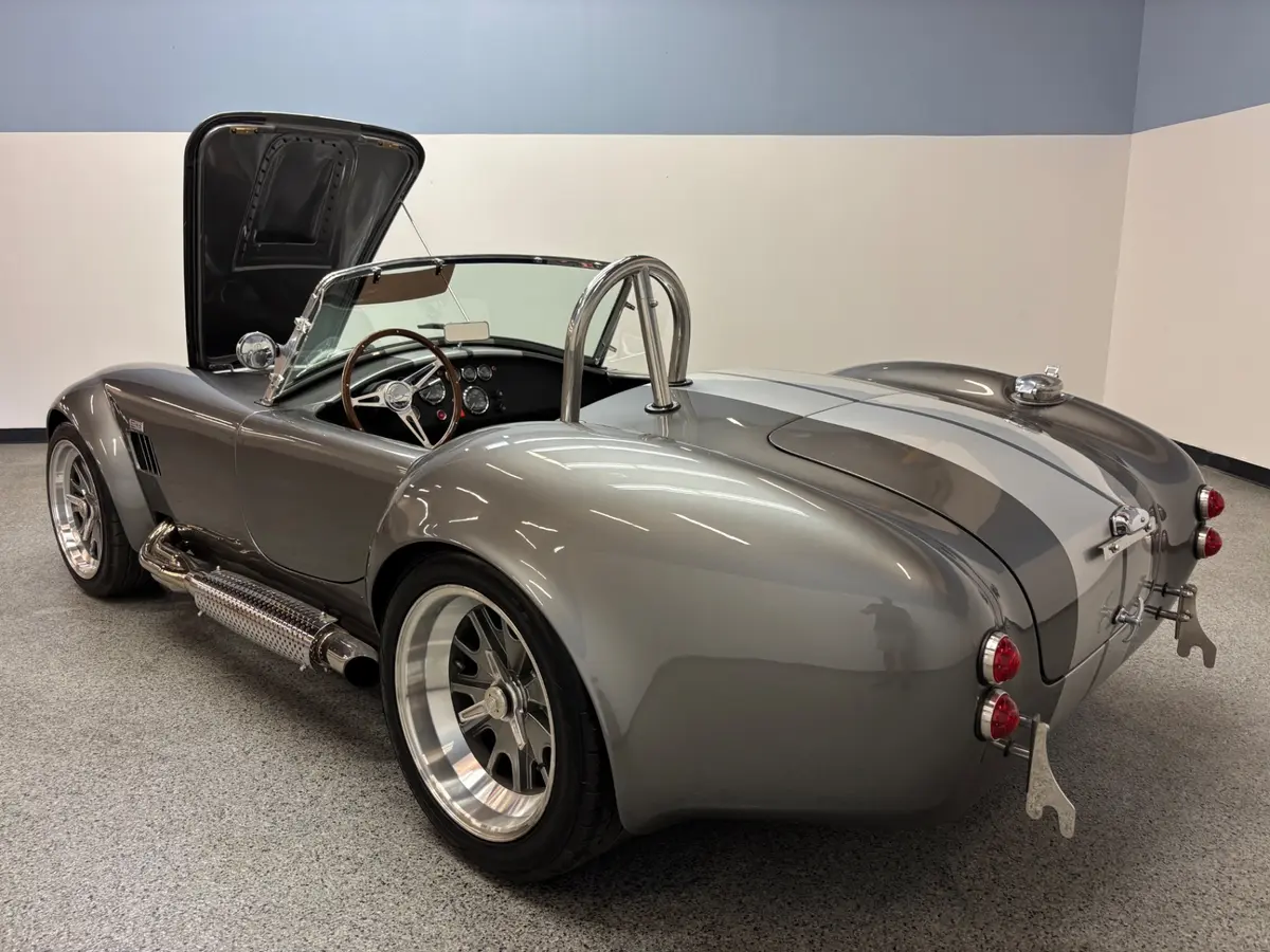 Vehicle photo 11