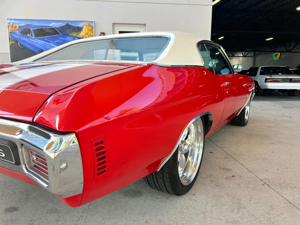 Vehicle photo 14