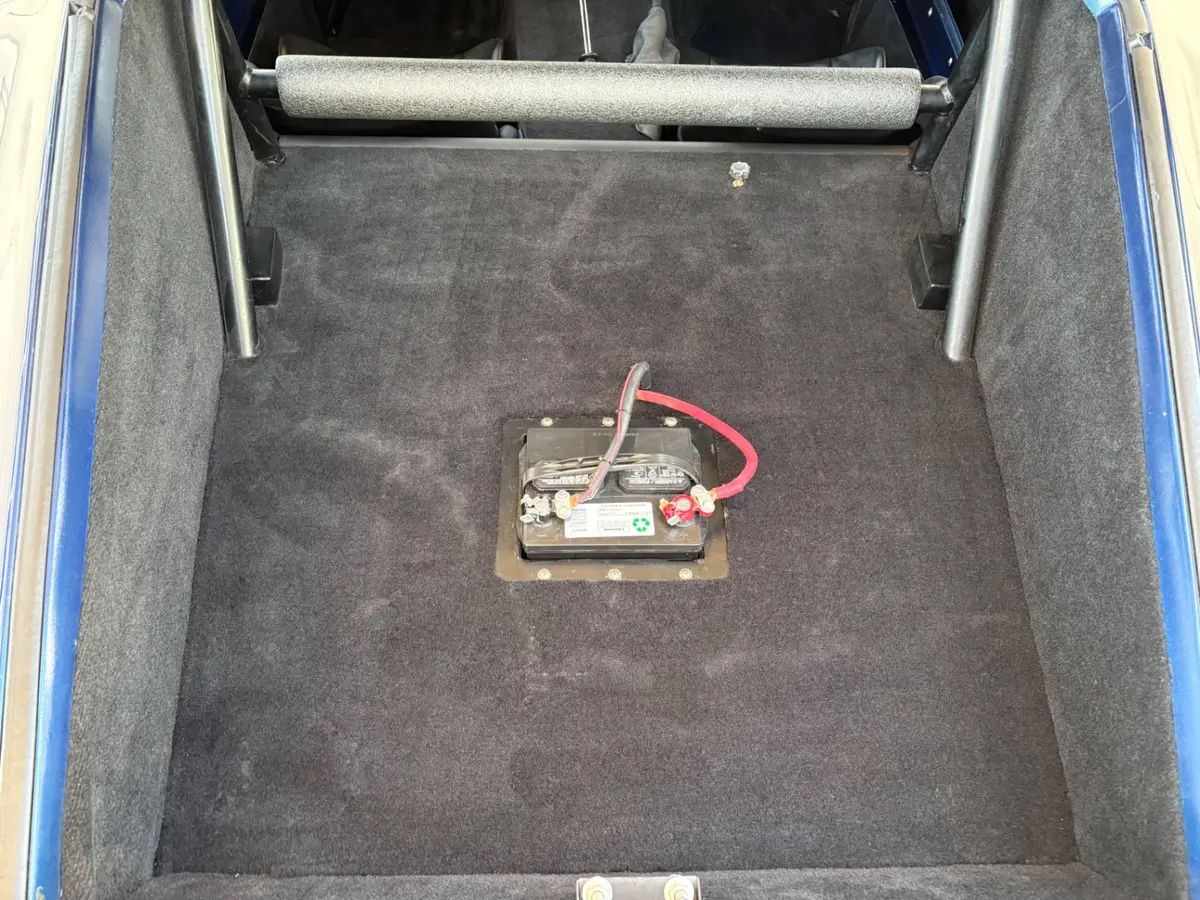 Vehicle photo 9