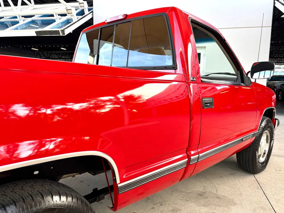 Vehicle photo 17