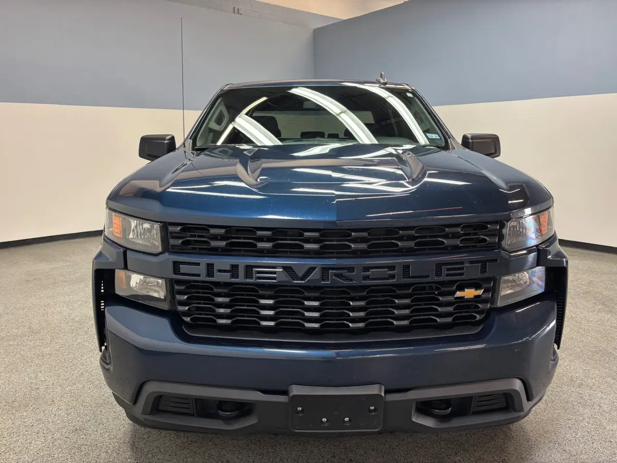 Vehicle photo 2