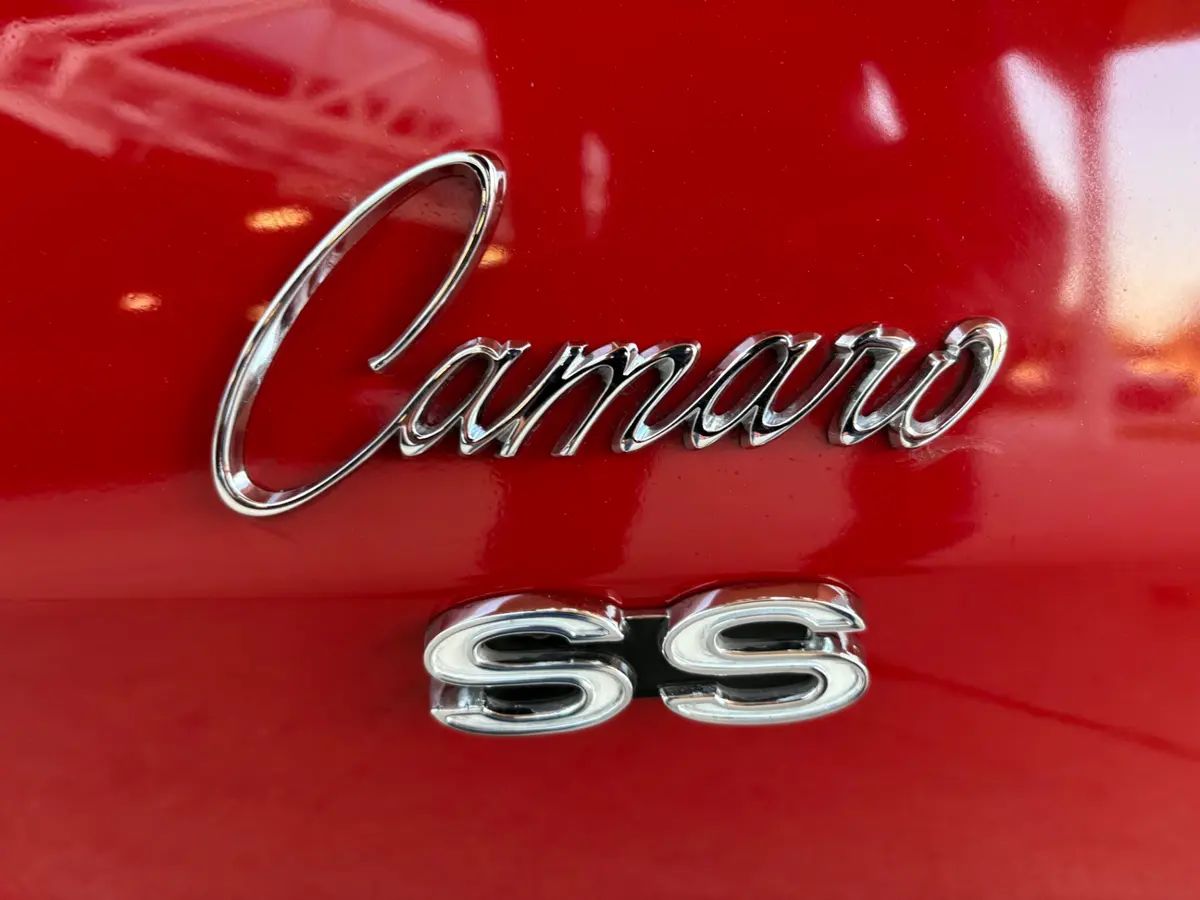 Vehicle photo 24
