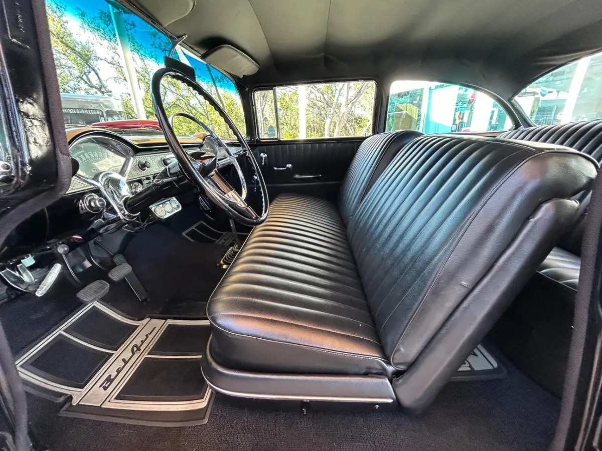 Vehicle photo 21