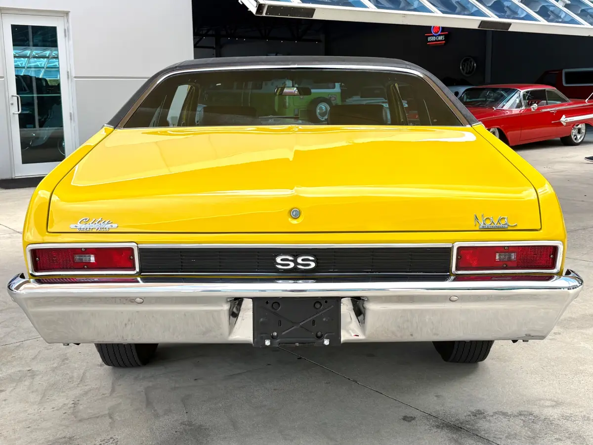Vehicle photo 7