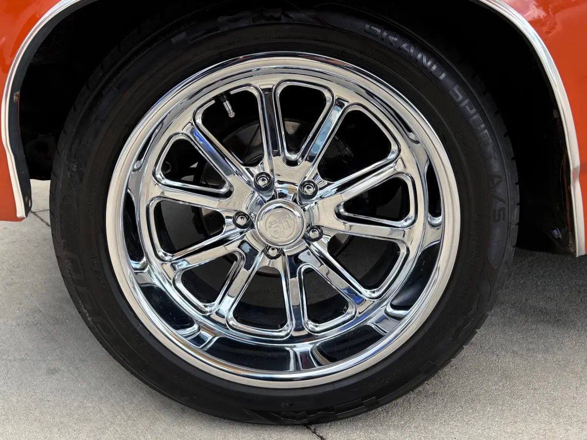 Vehicle photo 21