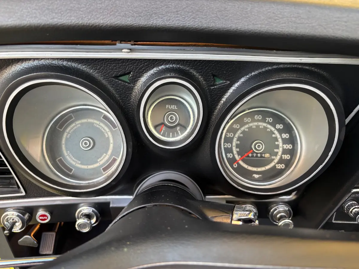 Vehicle photo 43