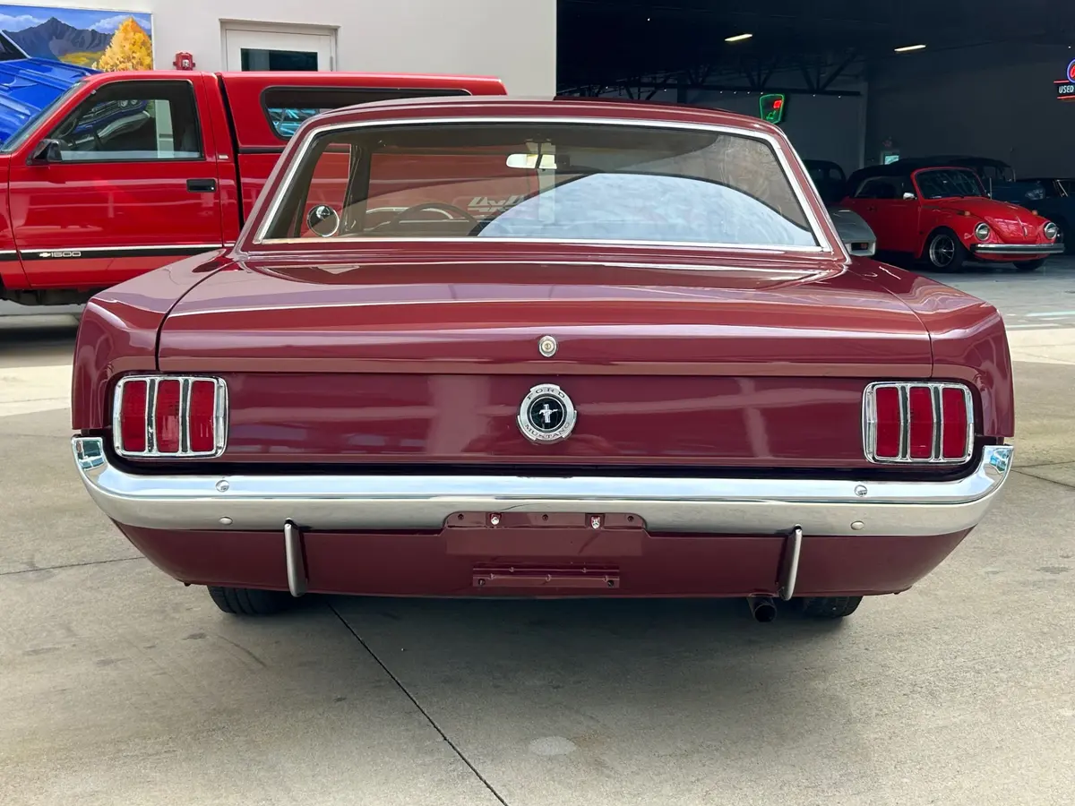 Vehicle photo 6