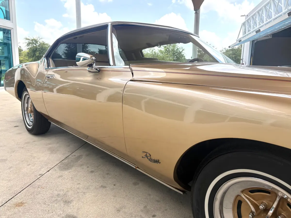 Vehicle photo 18