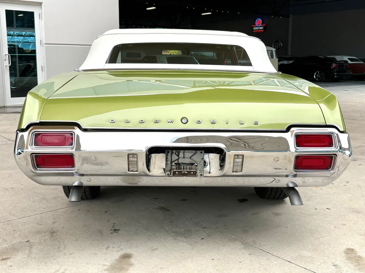 Vehicle photo 23