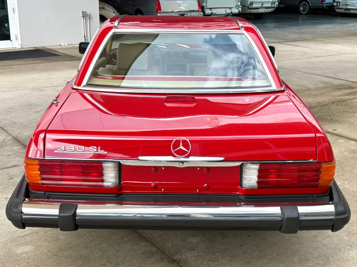 Vehicle photo 8
