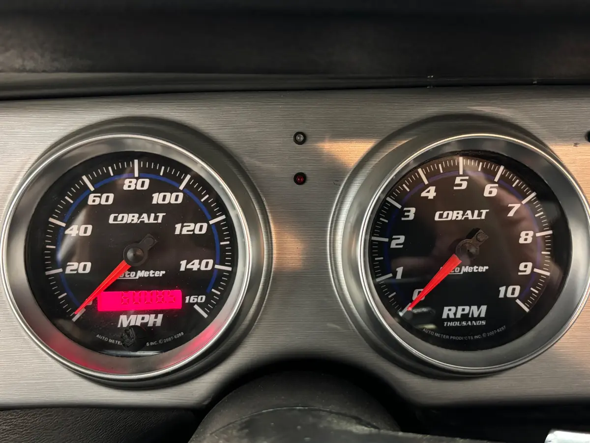 Vehicle photo 25