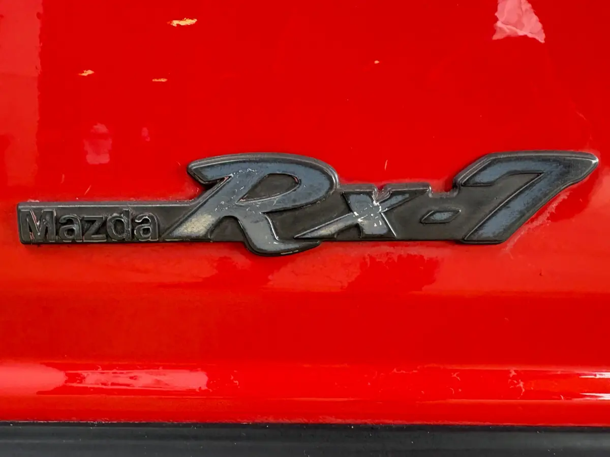 Vehicle photo 23