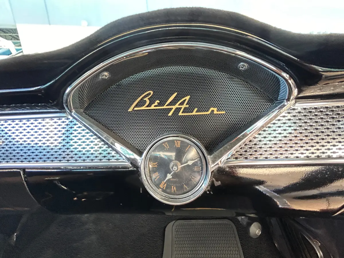 Vehicle photo 26