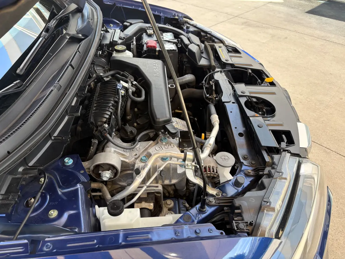 Vehicle photo 24