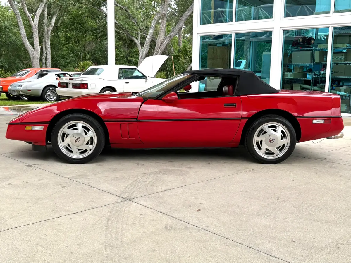 Vehicle photo 23