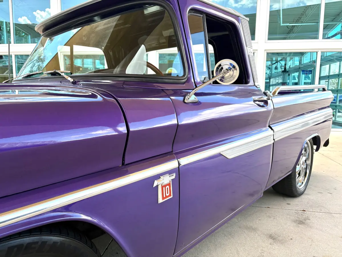 Vehicle photo 13
