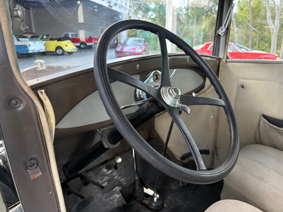 Vehicle photo 29