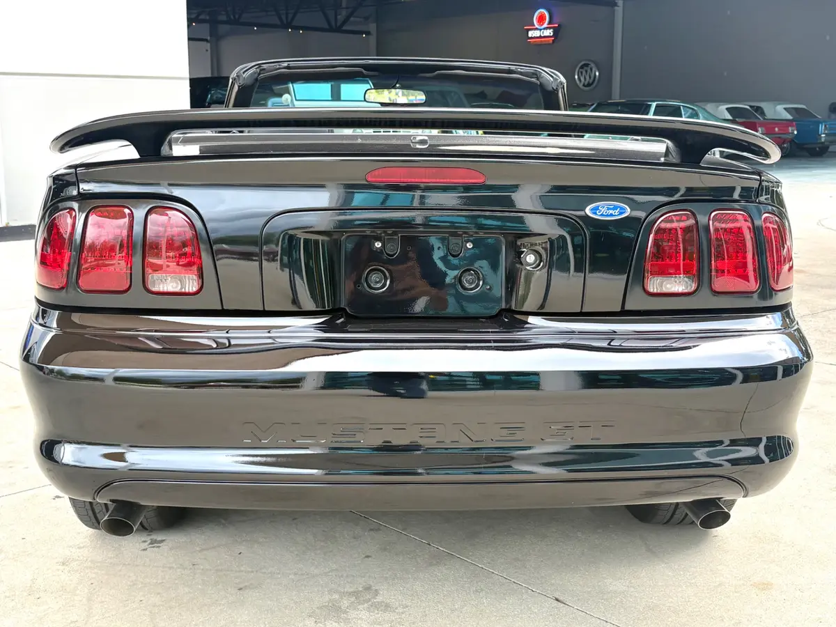 Vehicle photo 7