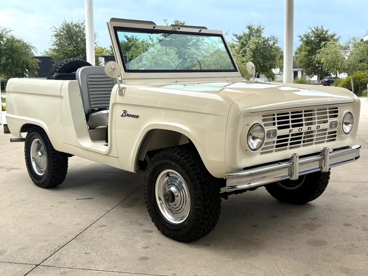 Vehicle photo 4