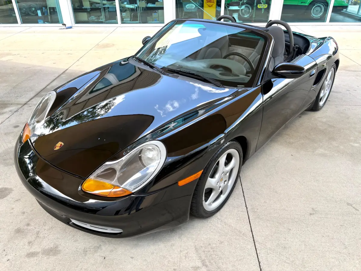 Vehicle photo 20