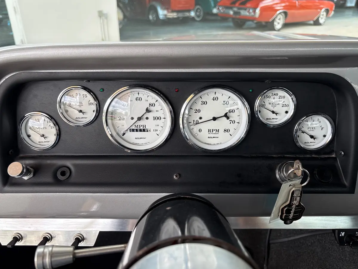 Vehicle photo 33
