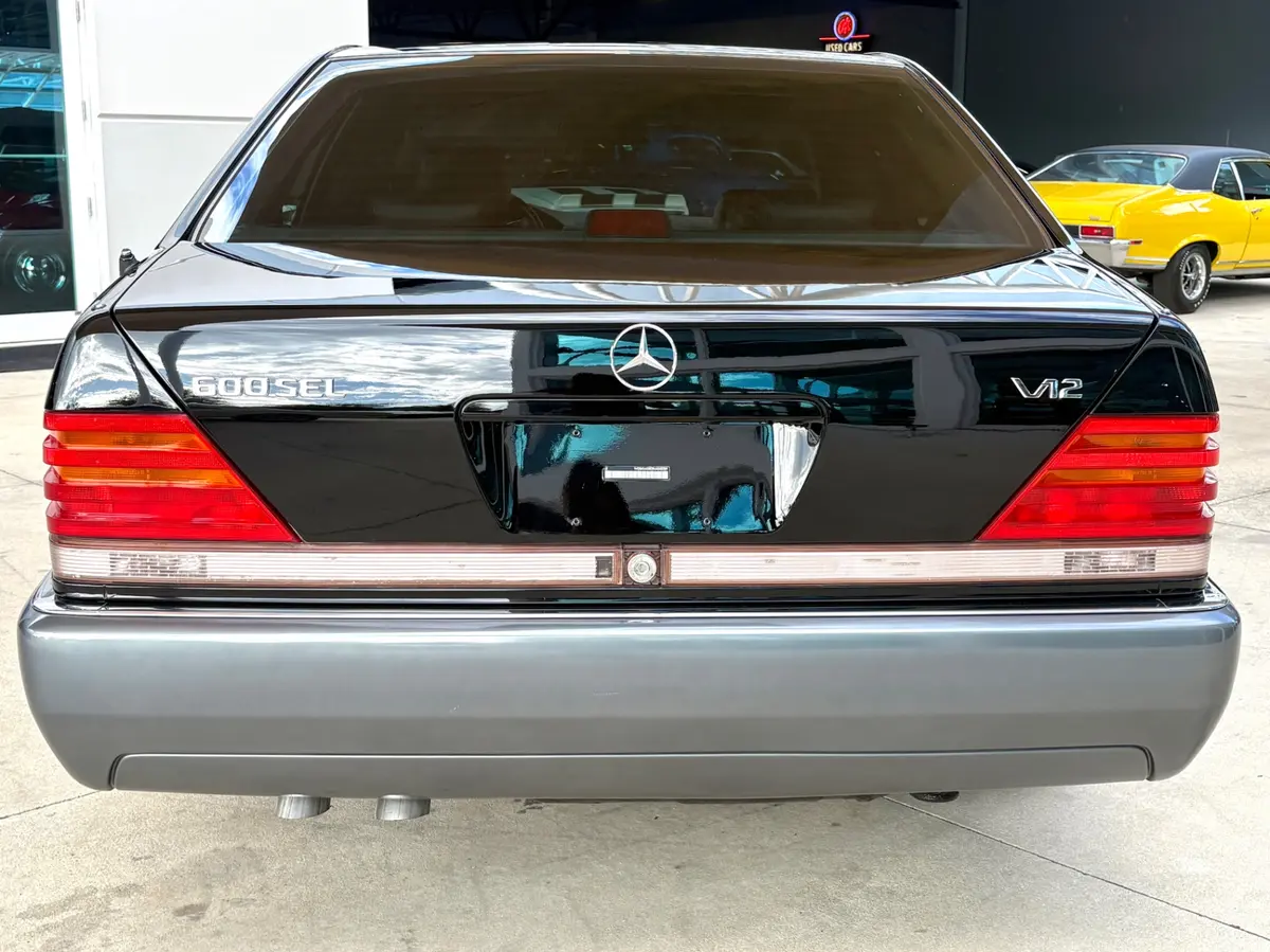 Vehicle photo 7