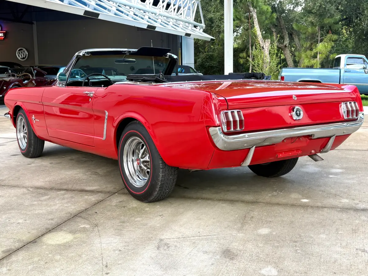 Vehicle photo 9