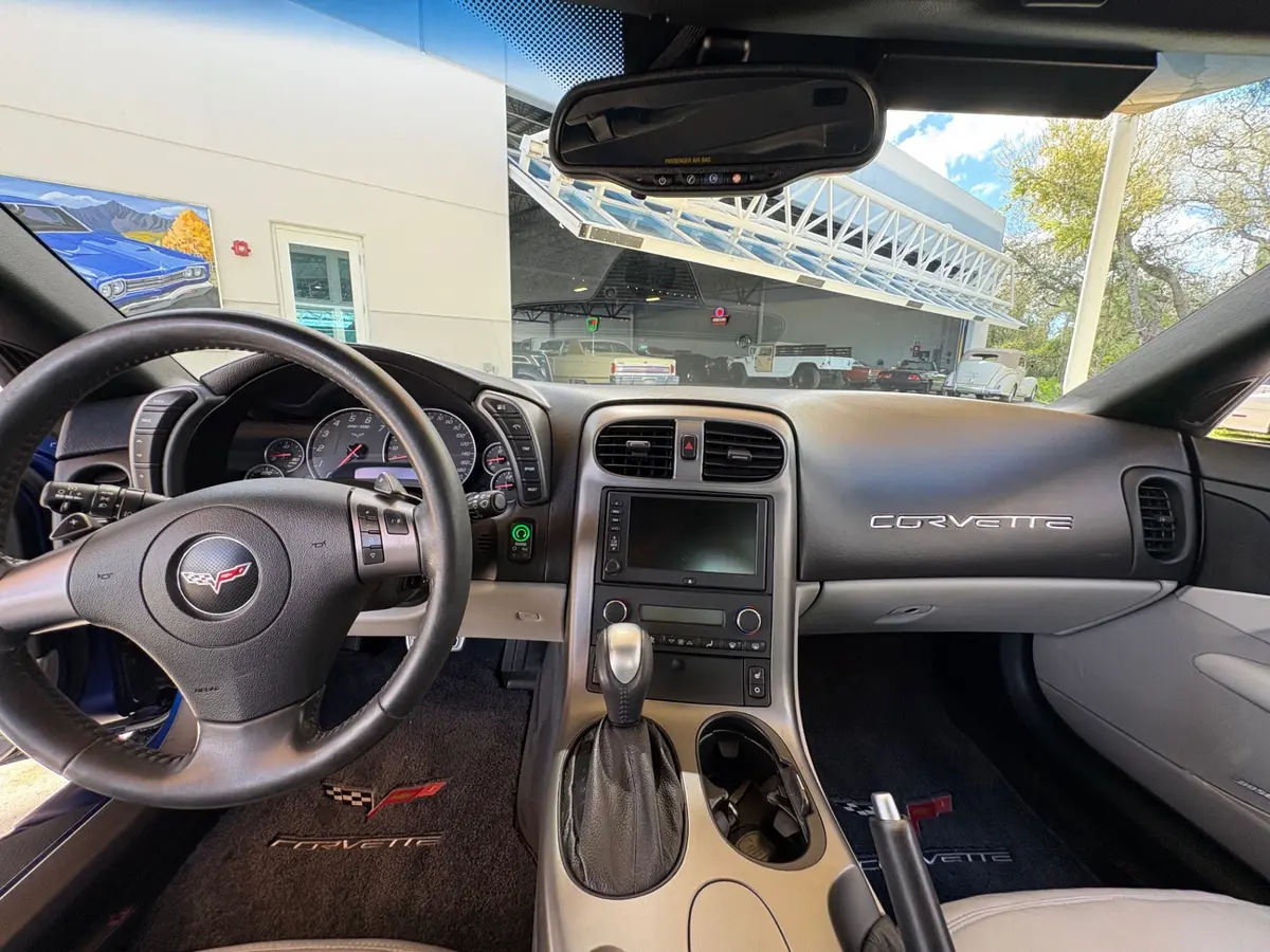 Vehicle photo 35