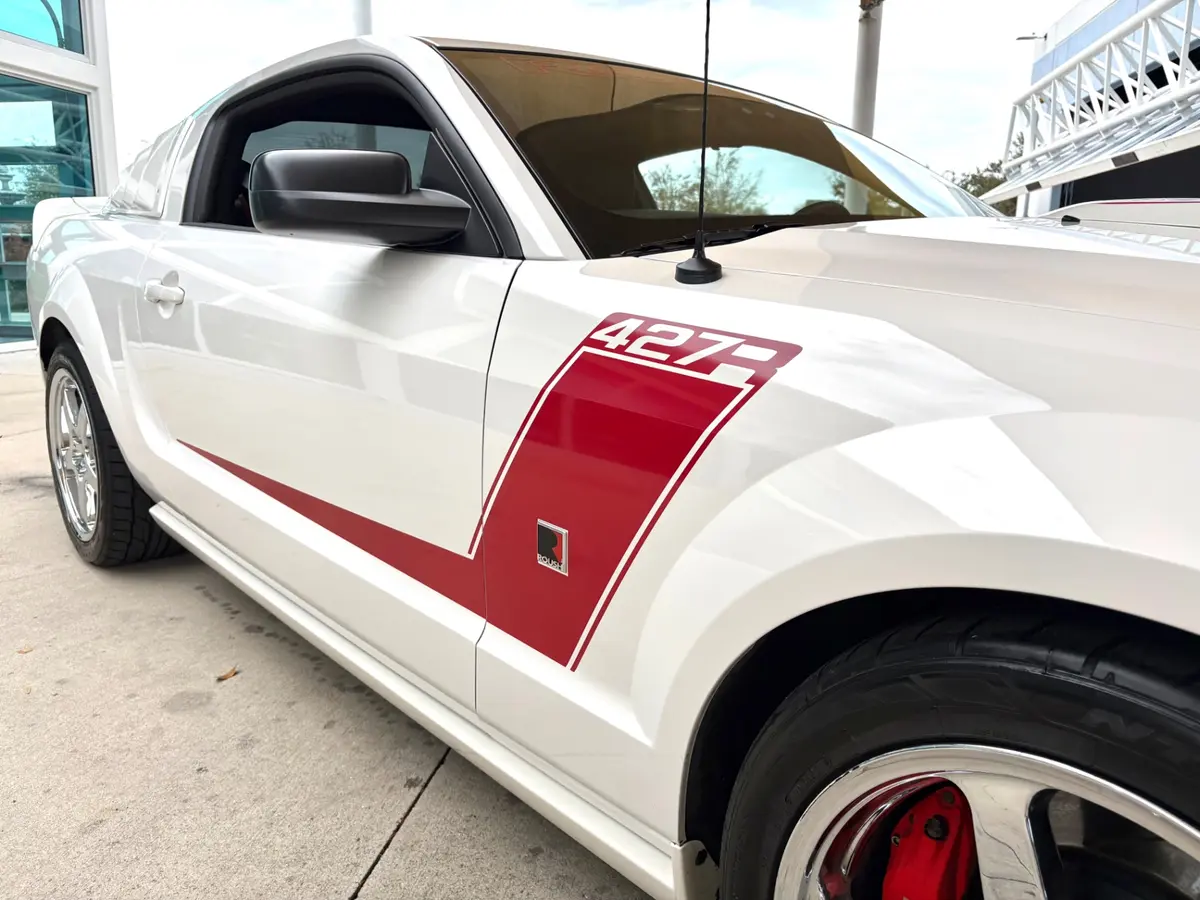 Vehicle photo 19